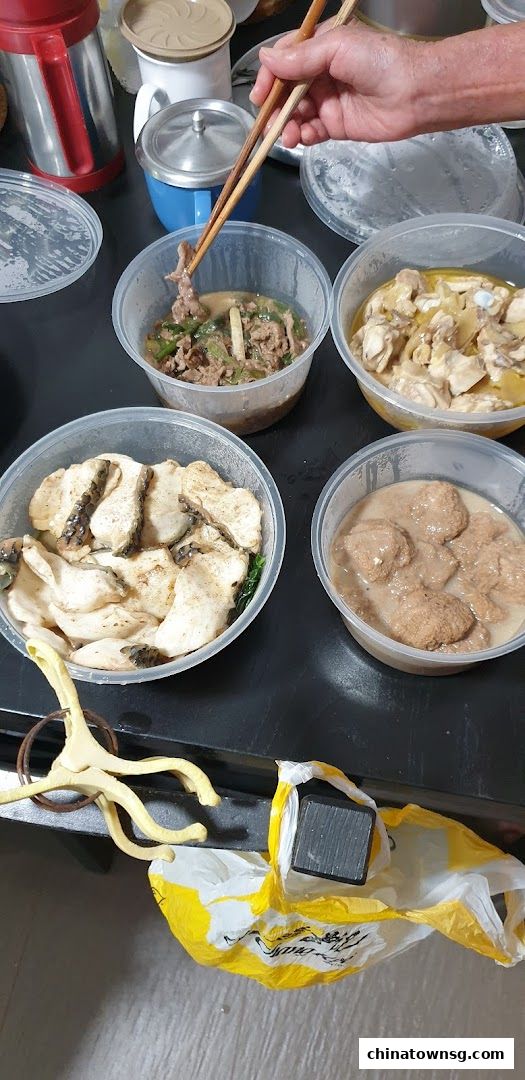 Yuet Loy Cooked Food